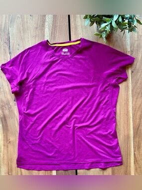 REI Women's Bright Magenta Short-Sleeve Running Tee